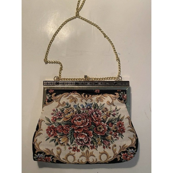 Vintage Handbags - 𝅺VINTAGE Rare Purse Embroidered Roses Twist Closure Gold Chain Pocket
